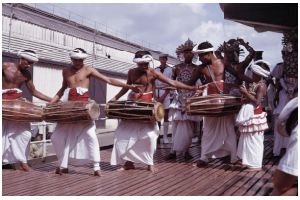 18 En grupp Tempeldansare från Tandtemplet i Kandy besökte oss i Colombo.jpg